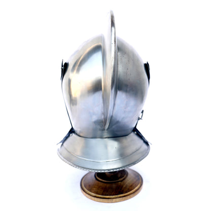 European Closed Helmet With Stand - 16 Guage