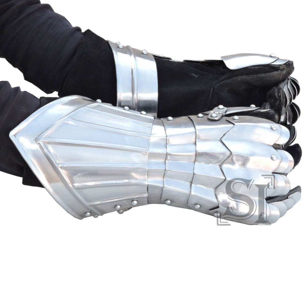 Medieval Knight Gothic Style Functional Articulated Gauntlets